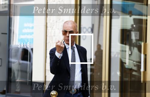 Amsterdam 24 juni 2024
Rogier Smit met gebroken middelvinger op de pc hooftstraat