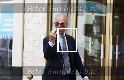 Amsterdam 24 juni 2024
Rogier Smit met gebroken middelvinger op de pc hooftstraat