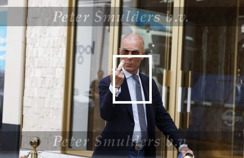 Amsterdam 24 juni 2024
Rogier Smit met gebroken middelvinger op de pc hooftstraat