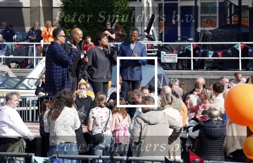 Zeewolde 29 mei 2024
Muziek feest op het plein in Zeewolde. 
Ruth Jacott en Replay