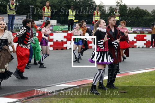 Lelystad 13 juni 2024
Rob kamphues en Jan Jaap v Roon organiseren met stichting groot hart een event , het grote race circus komt eraan, op de kartbaan in Lelystad .  Patrick Stoof is de presentator en ook Jack Plooij draagt zijn steentje bij.