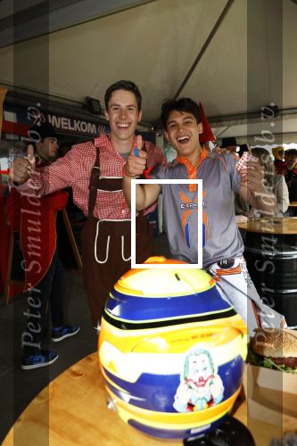 Lelystad 13 juni 2024
Rob kamphues en Jan Jaap v Roon organiseren met stichting groot hart een event , het grote race circus komt eraan, op de kartbaan in Lelystad .  Patrick Stoof is de presentator en ook Jack Plooij draagt zijn steentje bij.