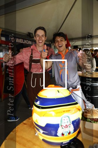 Lelystad 13 juni 2024
Rob kamphues en Jan Jaap v Roon organiseren met stichting groot hart een event , het grote race circus komt eraan, op de kartbaan in Lelystad .  Patrick Stoof is de presentator en ook Jack Plooij draagt zijn steentje bij.