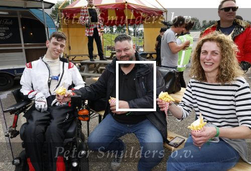 Lelystad 13 juni 2024
Rob kamphues en Jan Jaap v Roon organiseren met stichting groot hart een event , het grote race circus komt eraan, op de kartbaan in Lelystad .  Patrick Stoof is de presentator en ook Jack Plooij draagt zijn steentje bij.