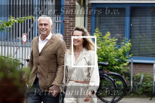 Amsterdam 4 juni 2024
Boekpresentatie Debbie de Jong van B&B Vol liefde . Suus Schenk met partner