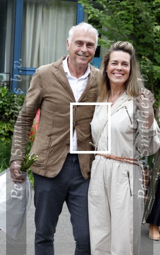 Amsterdam 4 juni 2024
Boekpresentatie Debbie de Jong van B&B Vol liefde . Suus Schenk met partner