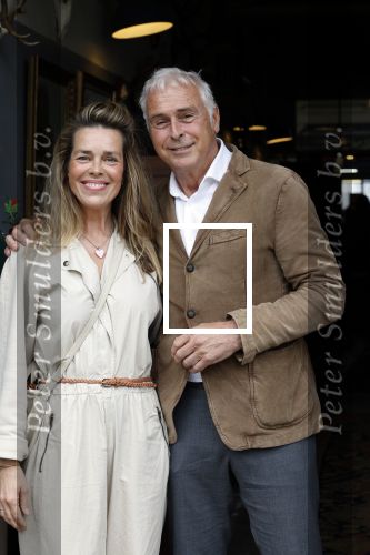 Amsterdam 4 juni 2024
Boekpresentatie Debbie de Jong van B&B Vol liefde . Suus Schenk met partner