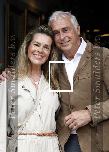 Amsterdam 4 juni 2024
Boekpresentatie Debbie de Jong van B&B Vol liefde . Suus Schenk met partner