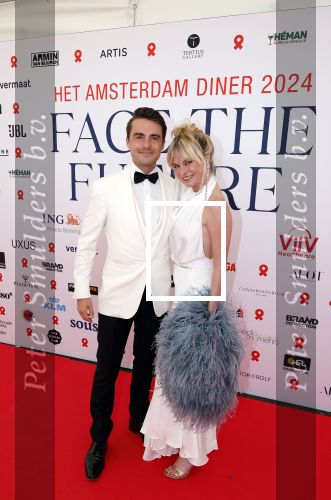 Amsterdam 8 juni 2024
Het Amsterdam diner in AFAS live . Vele Bekende mensen en zakenmensen kwamen naar het gala waar geld opgehaald wordt voor het aids fonds. Sylvana Ijsselmuiden kwam met vriend