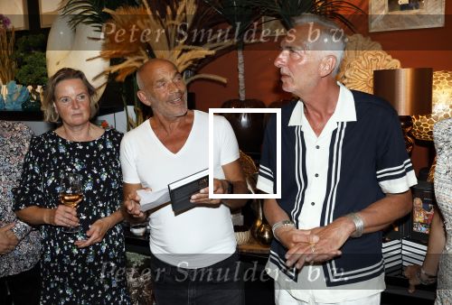 Noordwijk 25 juni 2024
Boek presentatie Timon Moll geschreven door Jan Dijkgraaf over de Familie Meiland . De presentatie was in de winkel van Montana Meiland en ook Martien Meiland en Erica Meiland waren aanwezig.