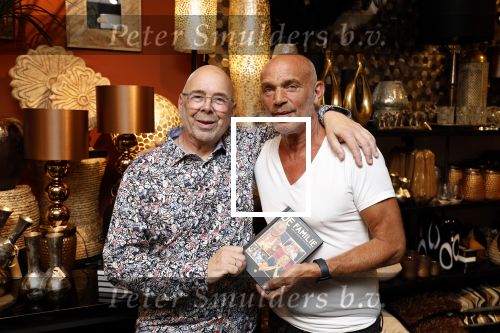Noordwijk 25 juni 2024
Boek presentatie Timon Moll geschreven door Jan Dijkgraaf over de Familie Meiland . De presentatie was in de winkel van Montana Meiland en ook Martien Meiland en Erica Meiland waren aanwezig.