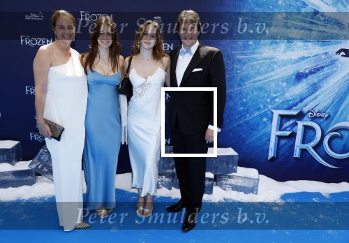 Scheveningen 9 juni 2024
Premiere Frozen in het Afas circustheater. Walter Drenth met zijn vrouw en dochters