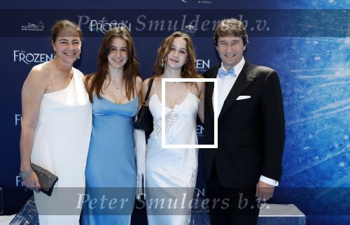 Scheveningen 9 juni 2024
Premiere Frozen in het Afas circustheater. Walter Drenth met zijn vrouw en dochters