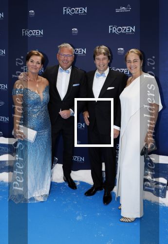 Scheveningen 9 juni 2024
Premiere Frozen in het Afas circustheater. Walter Drenth met zijn vrouw en ....