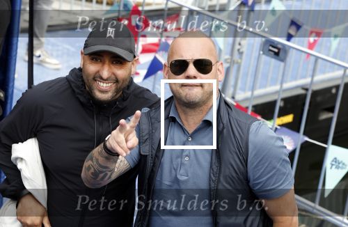 Zeewolde 29 mei 2024
Wesley Sneijder en Wesley Bronkhorst  bij muziekfeest op het plein. Wesley Sneijder met goede vriend Reduan Diba