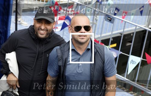 Zeewolde 29 mei 2024
Wesley Sneijder en Wesley Bronkhorst  bij muziekfeest op het plein. Wesley Sneijder met goede vriend Reduan Diba