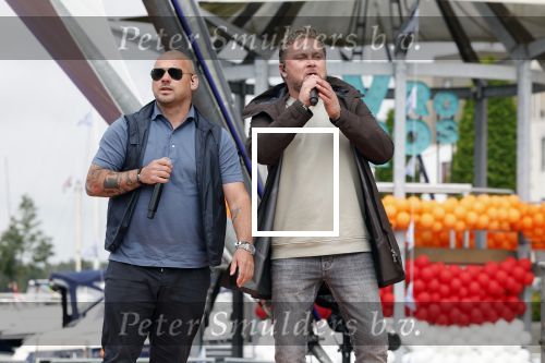 Zeewolde 29 mei 2024
Wesley Sneijder en Wesley Bronkhorst  bij muziekfeest op het plein