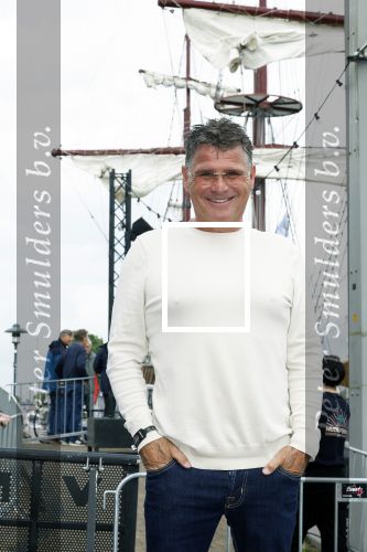 Zeewolde 29 mei 2024
Wolter Kroes ruim 20 kg afgevallen bij muziekfeest op het plein.