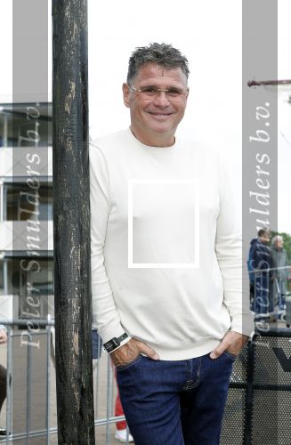 Zeewolde 29 mei 2024
Wolter Kroes ruim 20 kg afgevallen bij muziekfeest op het plein.