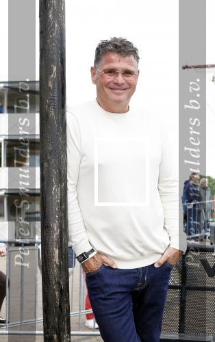 Zeewolde 29 mei 2024
Wolter Kroes ruim 20 kg afgevallen bij muziekfeest op het plein.
