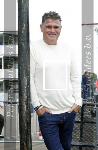 Zeewolde 29 mei 2024
Wolter Kroes ruim 20 kg afgevallen bij muziekfeest op het plein.