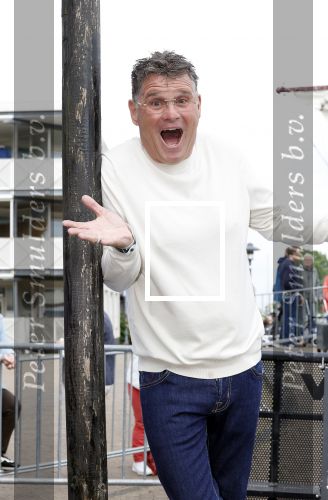 Zeewolde 29 mei 2024
Wolter Kroes ruim 20 kg afgevallen bij muziekfeest op het plein.