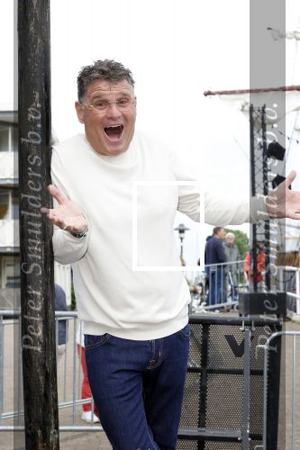 Zeewolde 29 mei 2024
Wolter Kroes ruim 20 kg afgevallen bij muziekfeest op het plein.