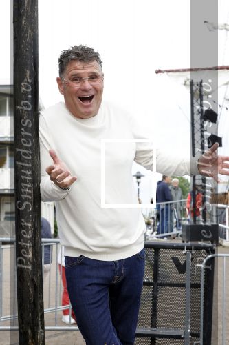 Zeewolde 29 mei 2024
Wolter Kroes ruim 20 kg afgevallen bij muziekfeest op het plein.