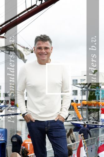 Zeewolde 29 mei 2024
Wolter Kroes ruim 20 kg afgevallen bij muziekfeest op het plein.