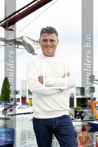 Zeewolde 29 mei 2024
Wolter Kroes ruim 20 kg afgevallen bij muziekfeest op het plein.
