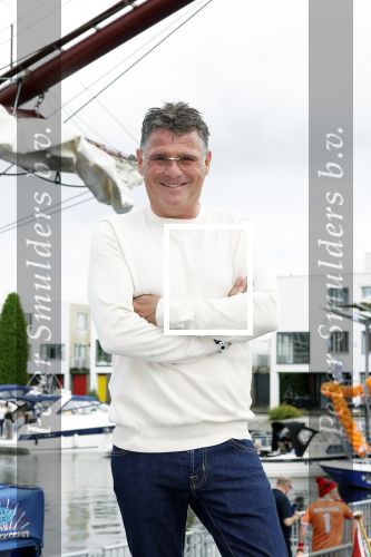 Zeewolde 29 mei 2024
Wolter Kroes ruim 20 kg afgevallen bij muziekfeest op het plein.