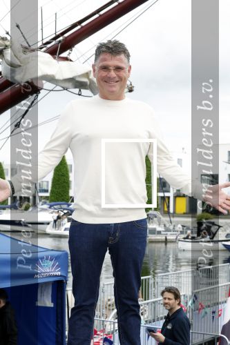 Zeewolde 29 mei 2024
Wolter Kroes ruim 20 kg afgevallen bij muziekfeest op het plein.