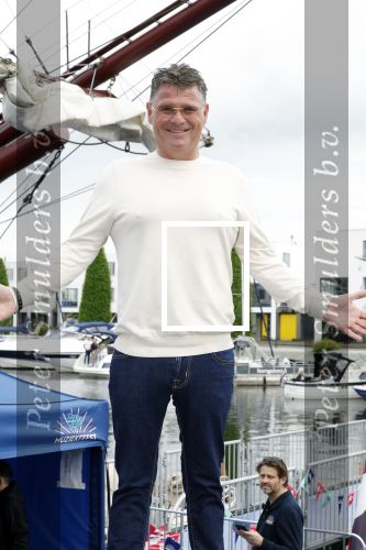 Zeewolde 29 mei 2024
Wolter Kroes ruim 20 kg afgevallen bij muziekfeest op het plein.