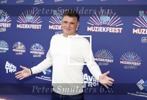 Zeewolde 29 mei 2024
Wolter Kroes ruim 20 kg afgevallen bij muziekfeest op het plein.