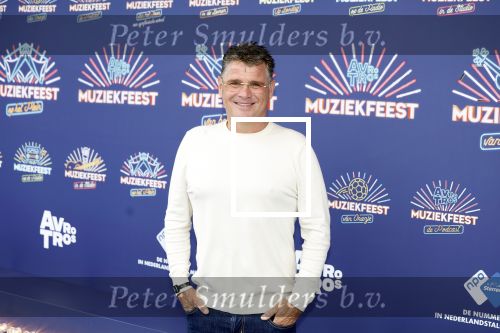 Zeewolde 29 mei 2024
Wolter Kroes ruim 20 kg afgevallen bij muziekfeest op het plein.