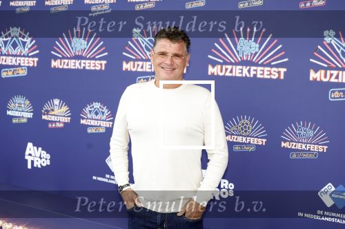 Zeewolde 29 mei 2024
Wolter Kroes ruim 20 kg afgevallen bij muziekfeest op het plein.
