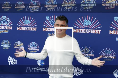 Zeewolde 29 mei 2024
Wolter Kroes ruim 20 kg afgevallen bij muziekfeest op het plein.
