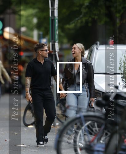 Amsterdam 26 juni 2025
Andre Hazes hand in hand met zijn nieuwe vriendin Noa Braaf op de beethovenstraat.