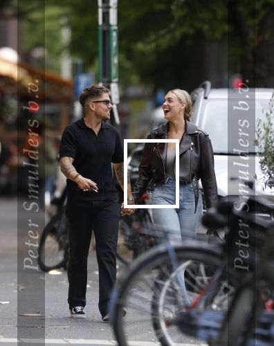 Amsterdam 26 juni 2025
Andre Hazes hand in hand met zijn nieuwe vriendin Noa Braaf op de beethovenstraat.