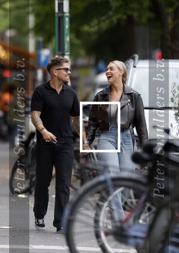 Amsterdam 26 juni 2025
Andre Hazes hand in hand met zijn nieuwe vriendin Noa Braaf op de beethovenstraat.