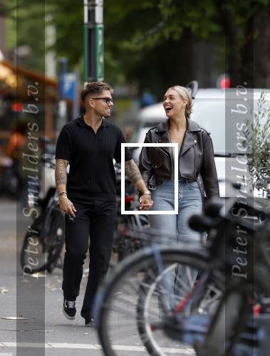 Amsterdam 26 juni 2025
Andre Hazes hand in hand met zijn nieuwe vriendin Noa Braaf op de beethovenstraat.