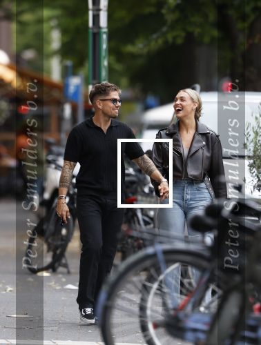 Amsterdam 26 juni 2025
Andre Hazes hand in hand met zijn nieuwe vriendin Noa Braaf op de beethovenstraat.