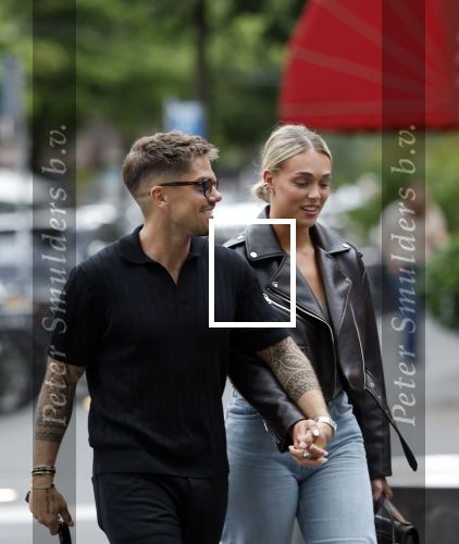 Amsterdam 26 juni 2025
Andre Hazes hand in hand met zijn nieuwe vriendin Noa Braaf op de beethovenstraat.