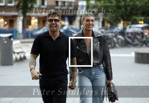 Amsterdam 26 juni 2025
Andre Hazes hand in hand met zijn nieuwe vriendin Noa Braaf op de beethovenstraat.