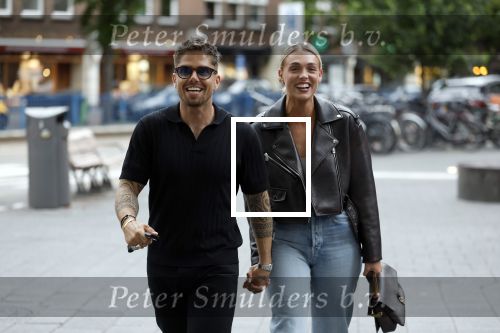 Amsterdam 26 juni 2025
Andre Hazes hand in hand met zijn nieuwe vriendin Noa Braaf op de beethovenstraat.