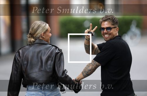 Amsterdam 26 juni 2025
Andre Hazes hand in hand met zijn nieuwe vriendin Noa Braaf op de beethovenstraat.