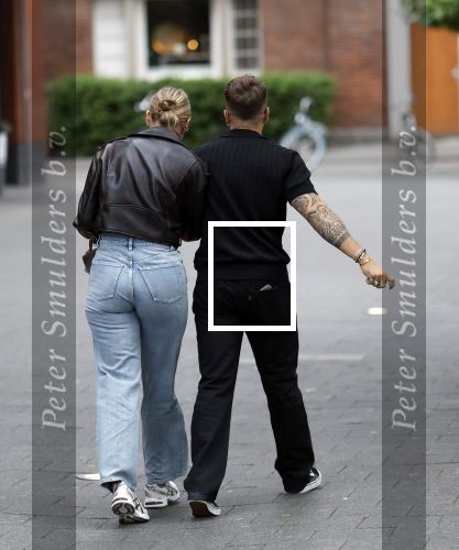 Amsterdam 26 juni 2025
Andre Hazes hand in hand met zijn nieuwe vriendin Noa Braaf op de beethovenstraat.