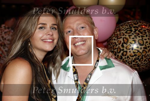 Amsterdam 1 juni 2025
Rene Froger krijgt na de laatste toppers in concert een koninklijke onderscheiding in de Johan Cruyff arena . De hele familike van Rene en Natasja is aanwezig . Natacha Danny Froger ( met vrouw) Didier Froger(met vriendin) en Maxim Froger (met vriendin) Ook Gerard Joling Jeroen v d Boom en Jan Smit waren natuurlijk aanwezig. Billy Dans met vriendin
