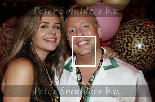 Amsterdam 1 juni 2025
Rene Froger krijgt na de laatste toppers in concert een koninklijke onderscheiding in de Johan Cruyff arena . De hele familike van Rene en Natasja is aanwezig . Natacha Danny Froger ( met vrouw) Didier Froger(met vriendin) en Maxim Froger (met vriendin) Ook Gerard Joling Jeroen v d Boom en Jan Smit waren natuurlijk aanwezig. Billy Dans met vriendin
