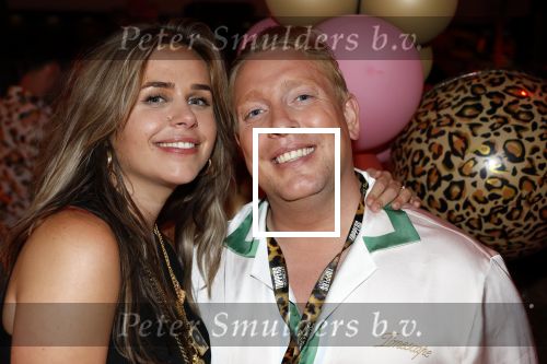 Amsterdam 1 juni 2025
Rene Froger krijgt na de laatste toppers in concert een koninklijke onderscheiding in de Johan Cruyff arena . De hele familike van Rene en Natasja is aanwezig . Natacha Danny Froger ( met vrouw) Didier Froger(met vriendin) en Maxim Froger (met vriendin) Ook Gerard Joling Jeroen v d Boom en Jan Smit waren natuurlijk aanwezig. Billy Dans met vriendin